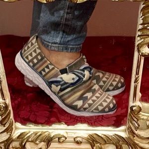 NIB MUK LUKS Boardwalk Stroll Women’s Slip-On Sneakers -Multi color - Sz 7